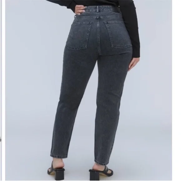 Everlane Curvy 90’s cheeky straight jeans - Picture 3 of 10